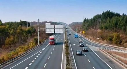 不可擅自阻隔高速公路 防控精度与群众温度的权衡之道